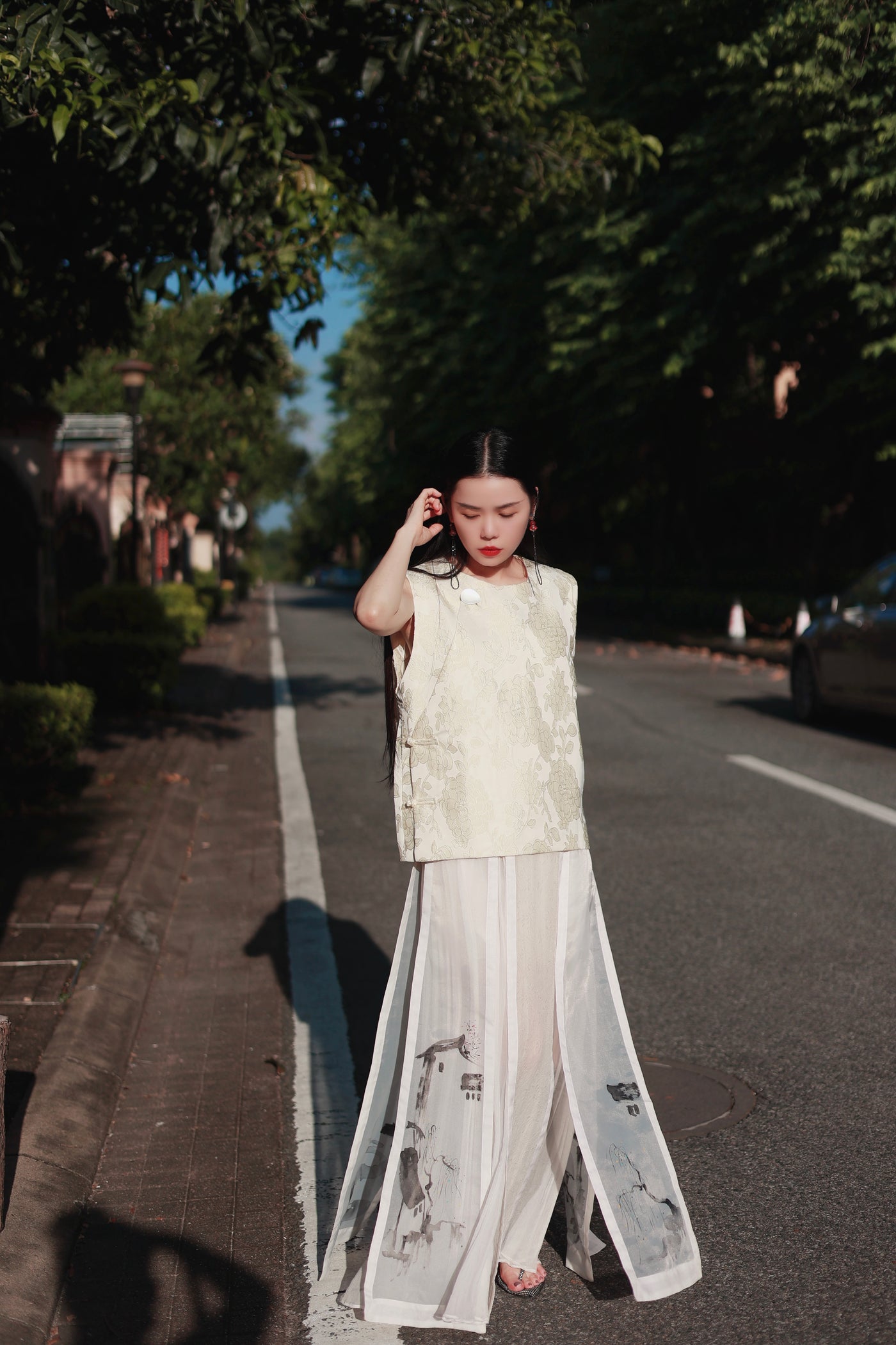 White dark pattern Chinese vest